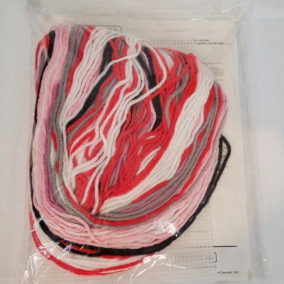 NEW Vintage 80s Easy Beginners Christmas Yarn Santa Claus Craft Kit Hangers - Picture 7 of 8